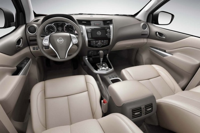 Np300 nissan салон