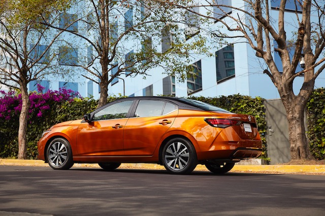 Nuevos Nissan Sentra y Versa